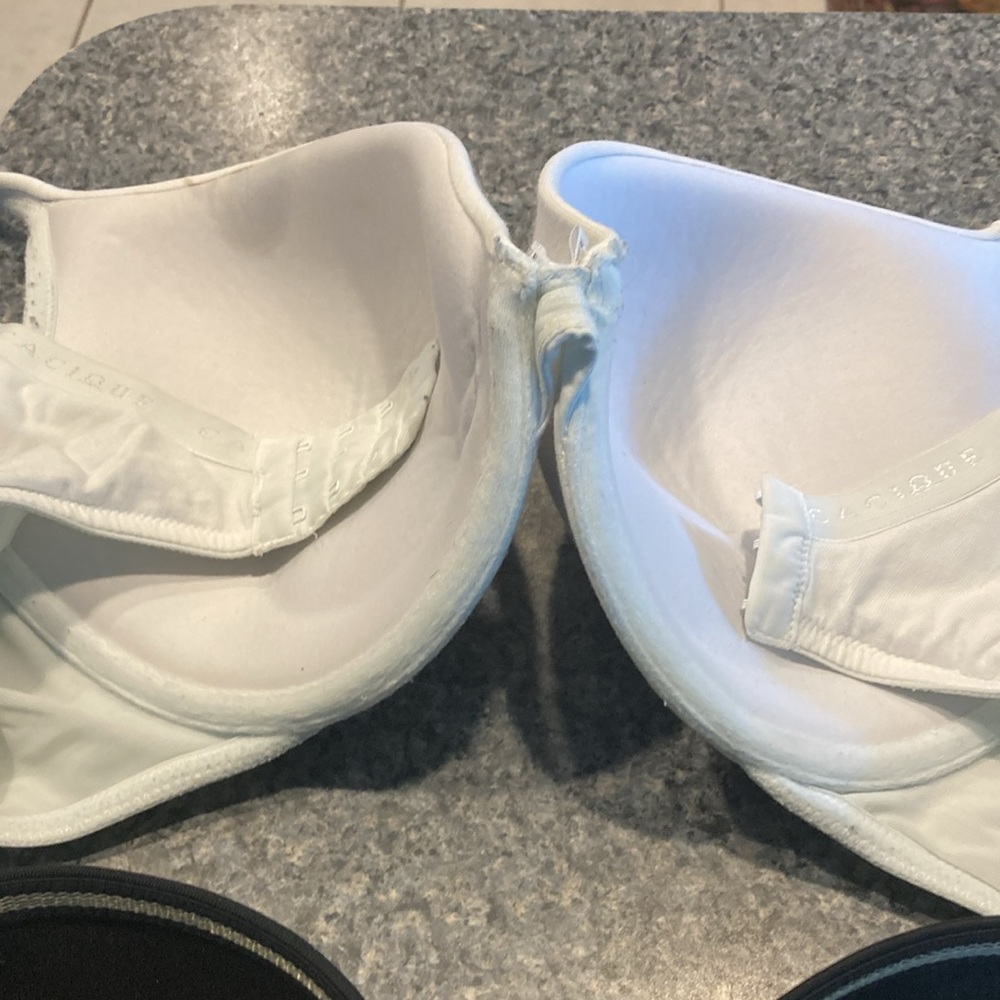 Bras - Picture 7 of 8